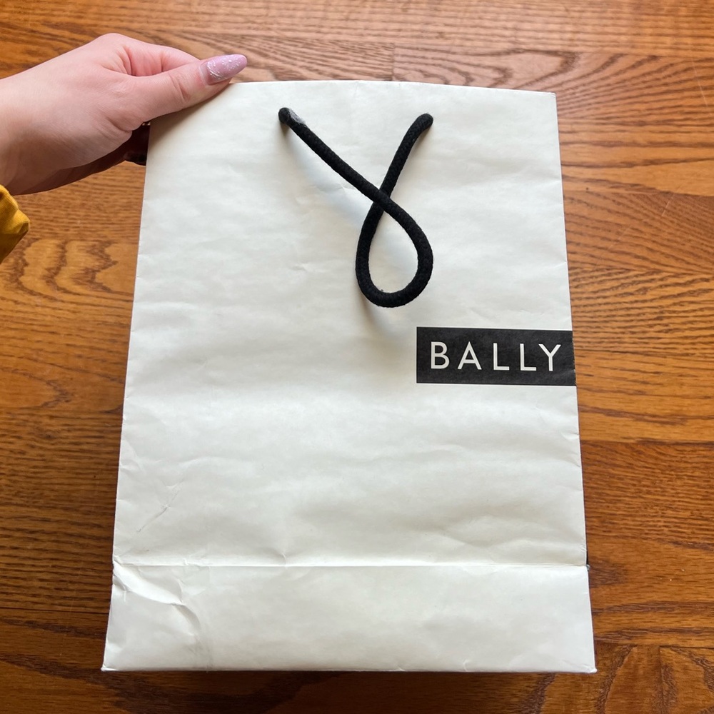 ⚪️BALLY: Small white w/black logo, authentic shopping bag in preloved condition. - Picture 6 of 13